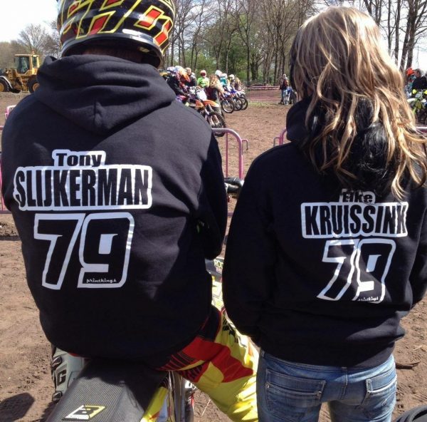 hoodie met naam en nummer gepersonaliseerd
